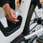 2019_details_premium-q_mn8belt_charger-plug-in-1-min